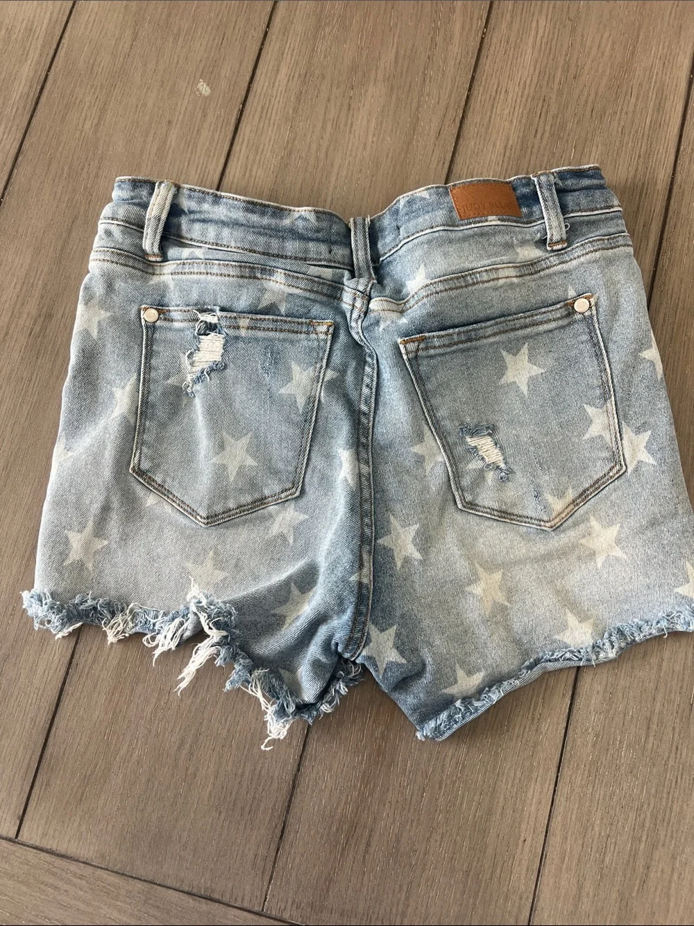 Judy Blue Star Blue Jean Shorts - Size Medium - Picture 4 of 4